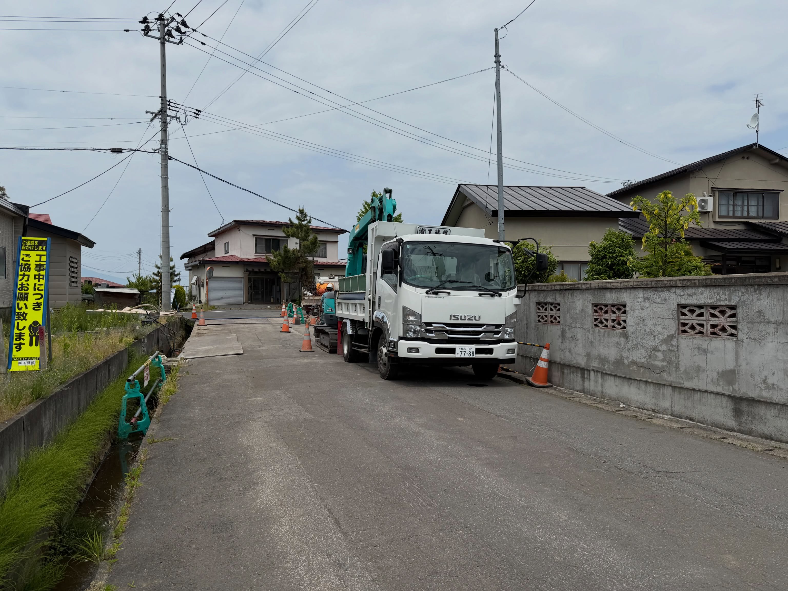 工藤組の施工現場（工事車両）